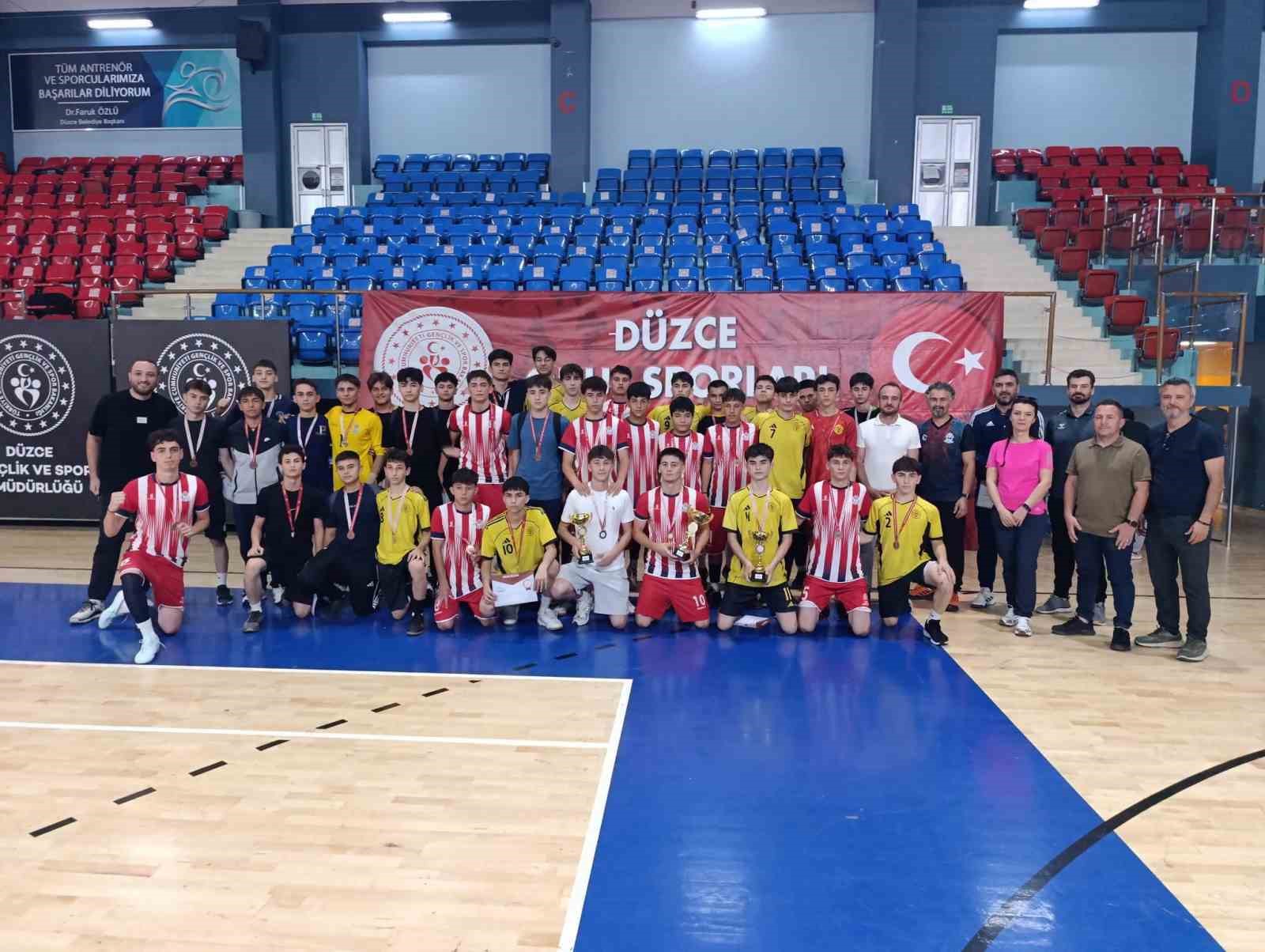Gençler B futsal mahalli müsabakaları sona erdi
