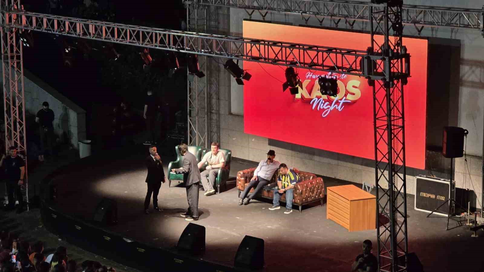 Komedyen Hayrettin, Karadeniz Ereğli’de kahkaha dolu gece yaşattı

