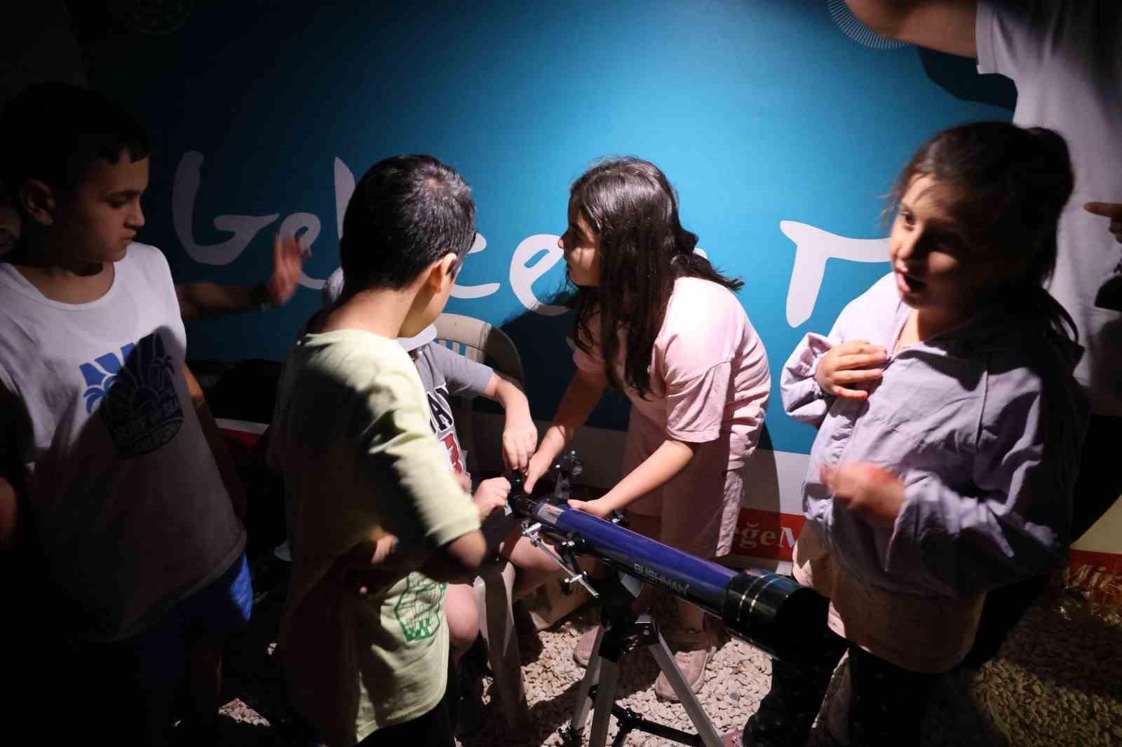 Çocuklar, Zerzevan Kalesi’nde gökyüzünü gözlemledi
