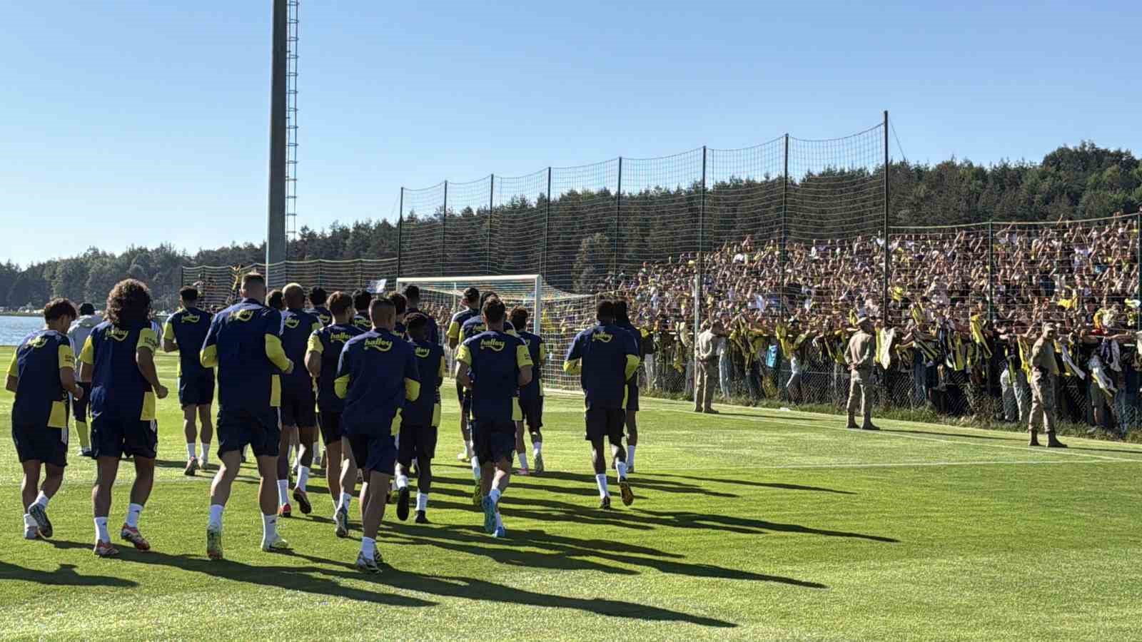 Topuk Yaylası’nda sarı-lacivert coşku: Fenerbahçe’yi binlerce taraftar yalnız bırakmadı
