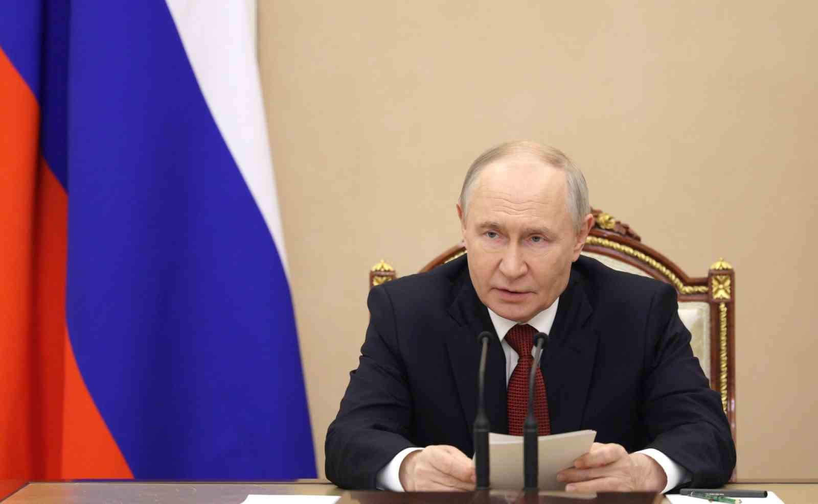Putin: "Dizel ihracatını tamamen yasaklamayı değerlendiriyoruz"
