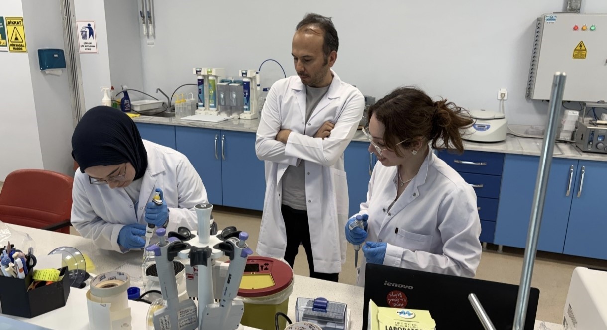 KBÜ’de biyolojik yaşı belirleyecek yerli test geliştiriliyor
