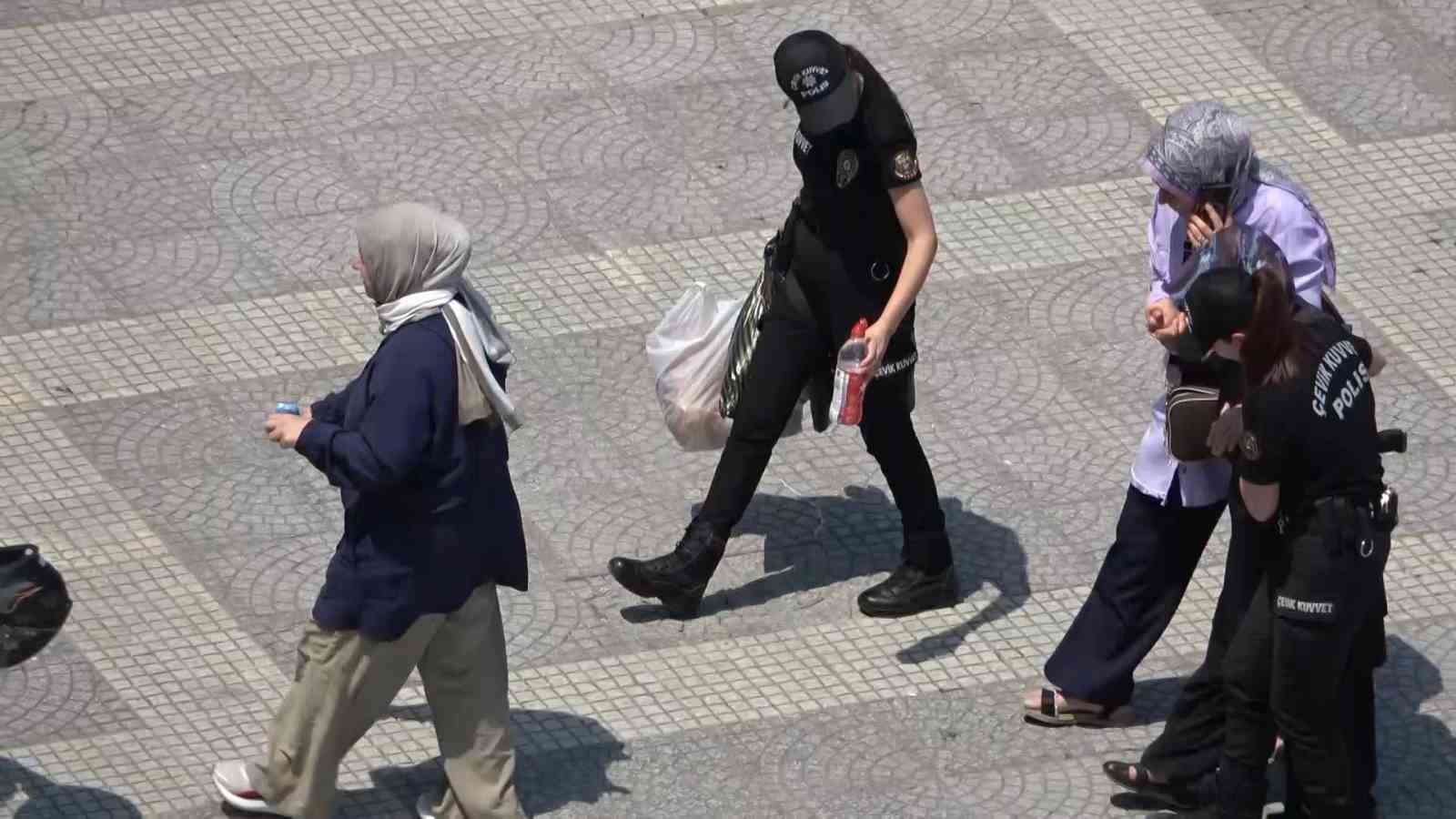 Samsun’da sıcaktan bayılan kadının yardımına vatandaşlar ve polisler koştu
