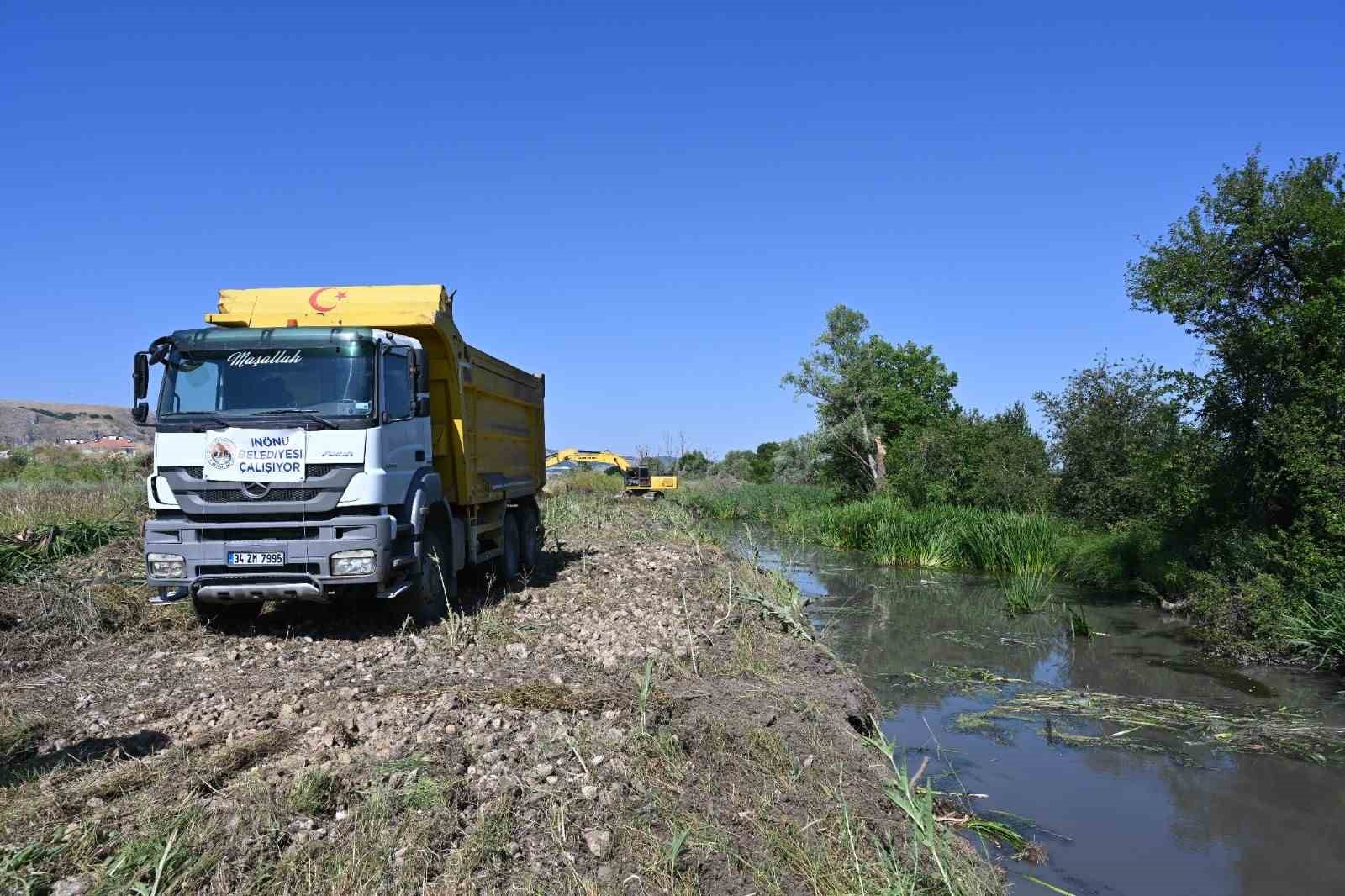 İnönü Belediyesi’nden Sarı Su Deresi’nde kapsamlı temizlik çalışması
