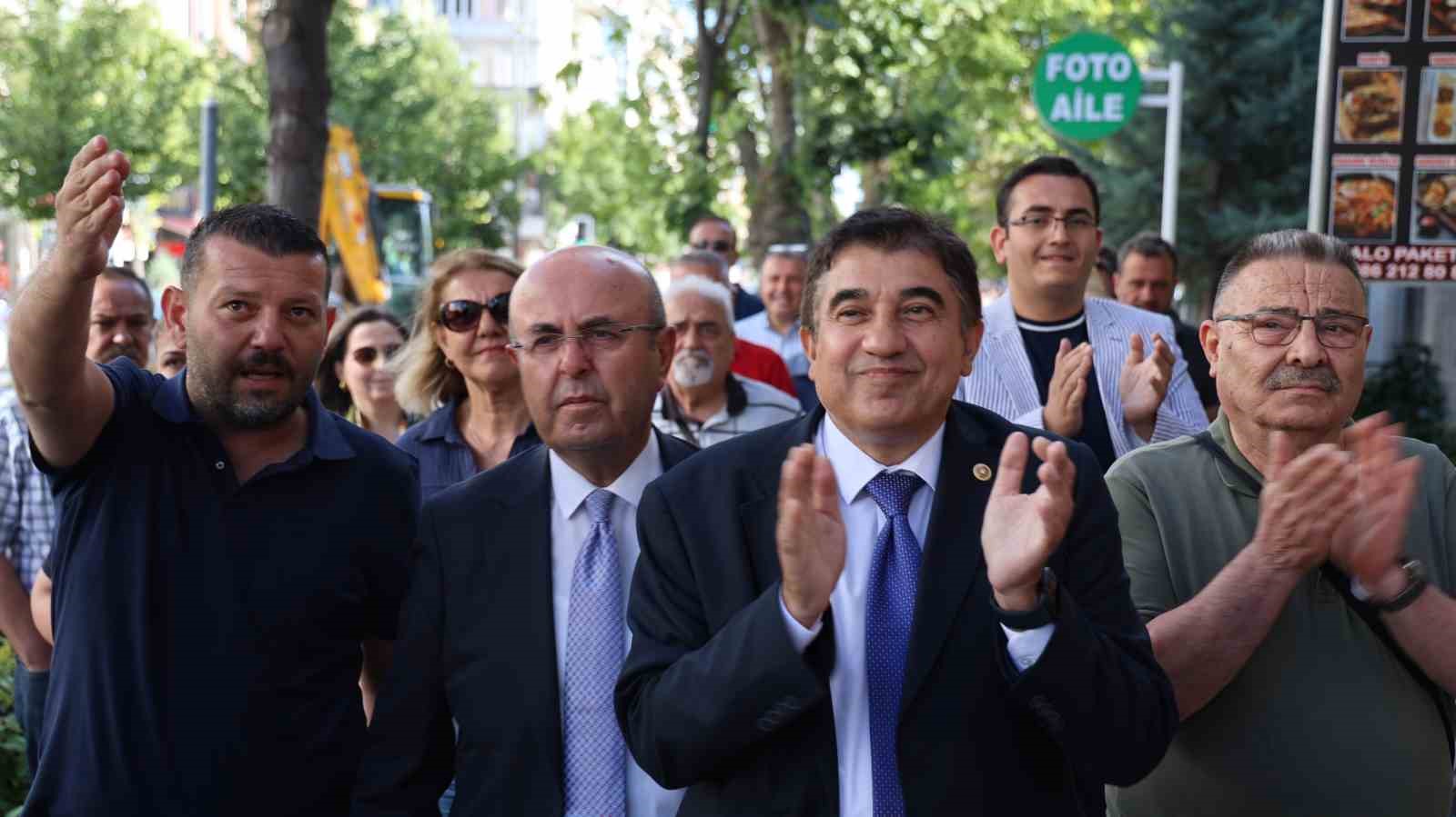CHP’den istifa eden Kırşehir Belediye Başkanı Ekicioğlu ve teşkilatlar Yeni Parti’ye katıldı
