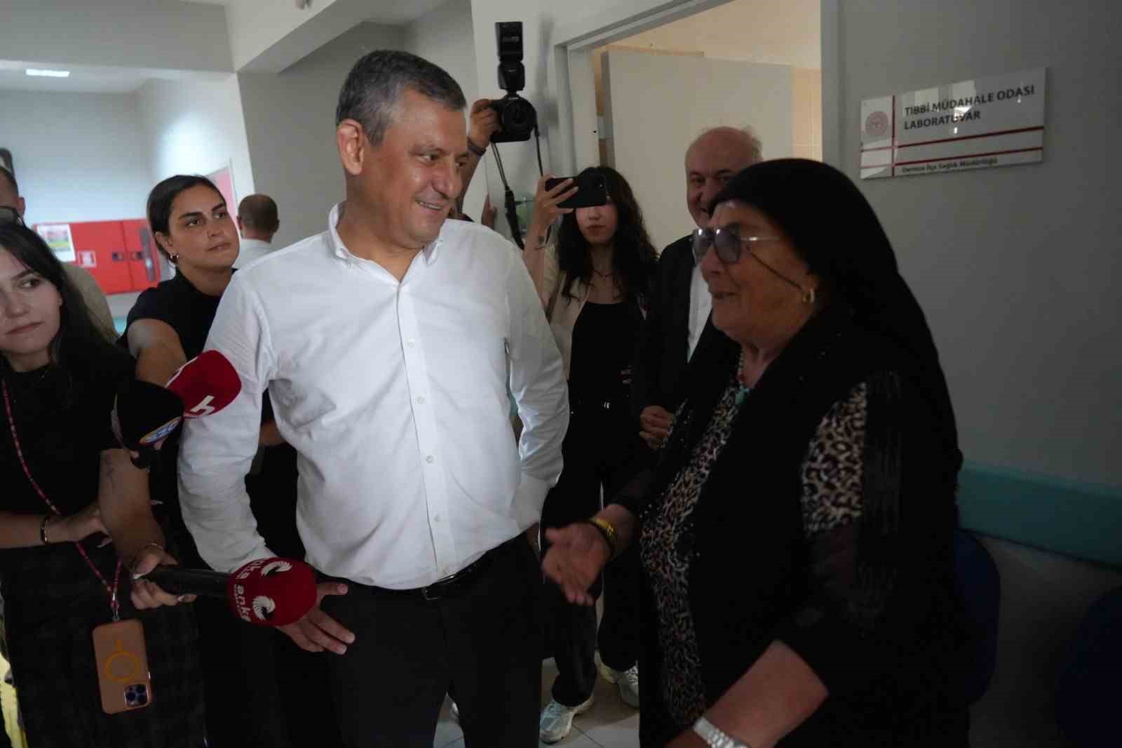 Özgür Özel ile vatandaş arasında Kılıçdaroğlu diyaloğu: Gülerek yanıtladı
