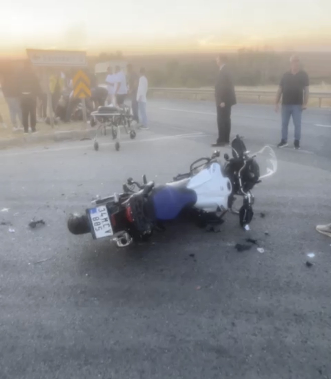 Lüleburgaz-Babaeski yolunda motosiklet otomobile çarptı: 1 ağır yaralı
