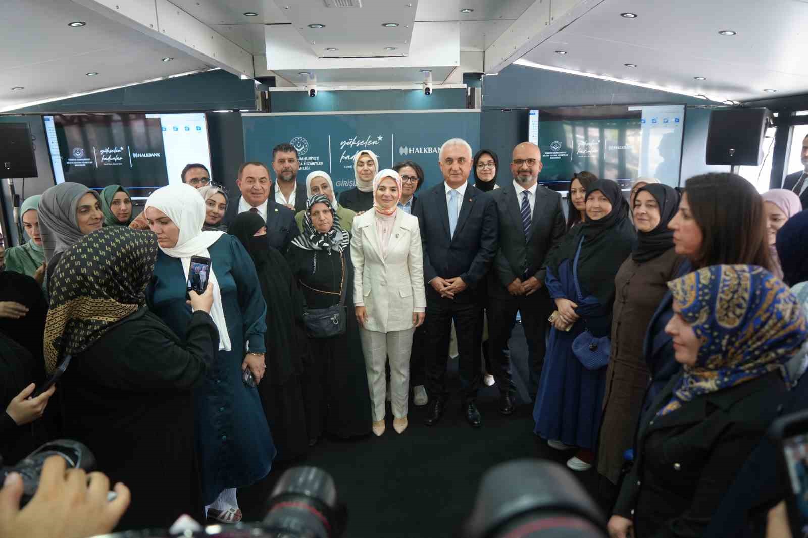 Bakan Göktaş, Muş’ta Yükselen Kadınlar Girişimcilik Eğitim Tırı’nı ziyaret etti
