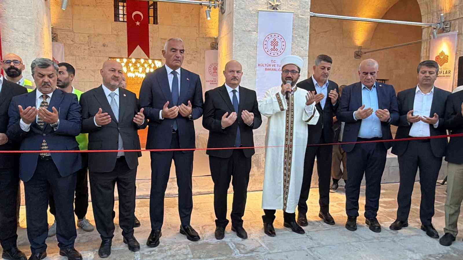 Depremde hasar gören tarihi Musalla Camii yeniden ibadete açıldı
