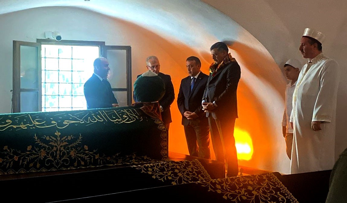 Bakan Çiftçi, Şeyh Edebali Türbesi’ni ziyaret etti
