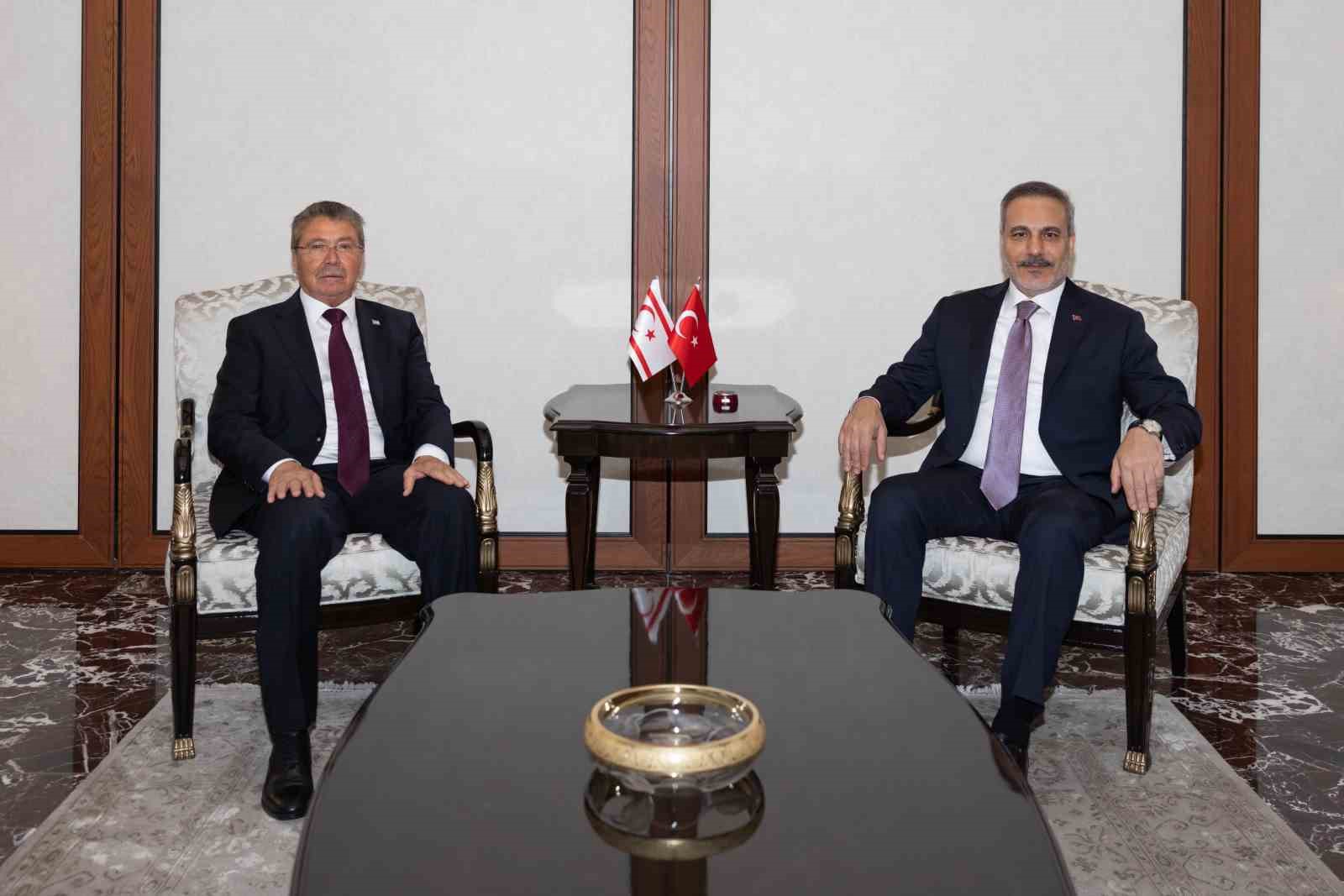 Bakan Fidan, KKTC Başbakanı Üstel ile görüştü
