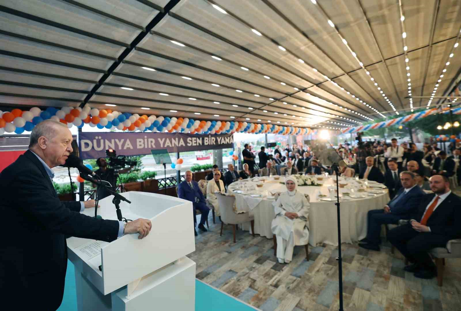 Cumhurbaşkanı Erdoğan: "Milletimiz terör defterinin bir daha açılmamak üzere tamamen kapanması noktasında kararlı bir duruş sergiledi"
