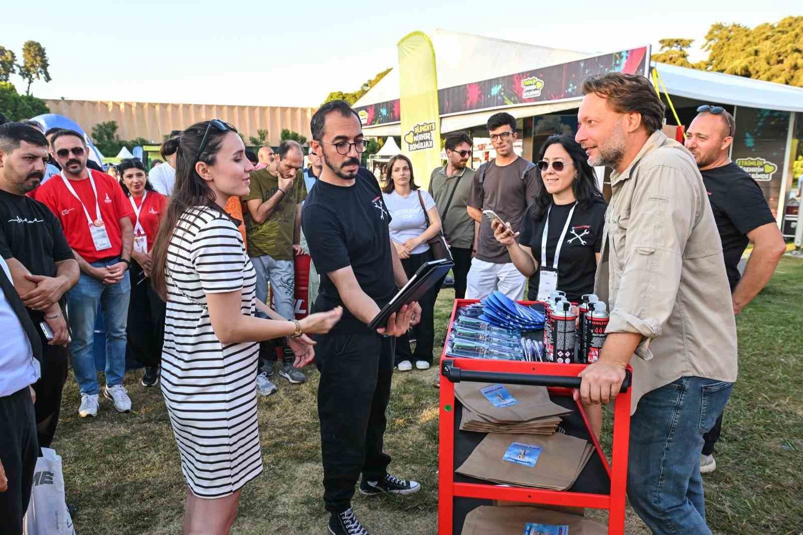 Red Bull Karton Tekne Yarışması fuar coşkusuna renk kattı
