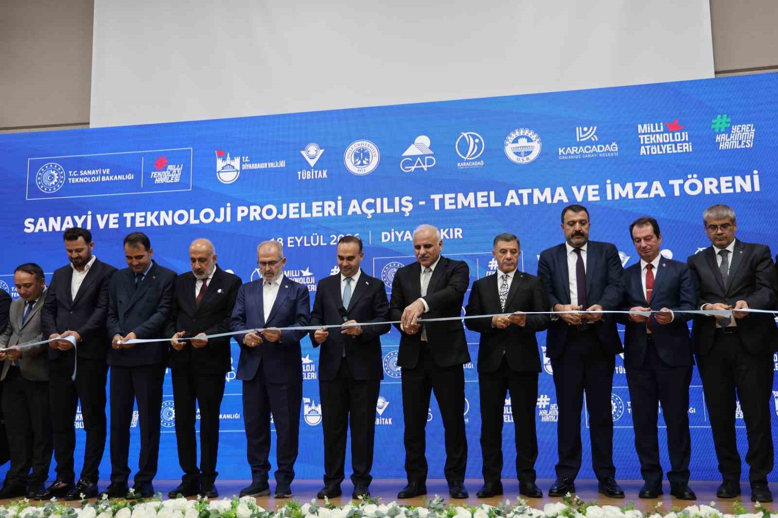 Bakan Kacır, sanayi ve teknoloji projeleri temel atma törenine katıldı
