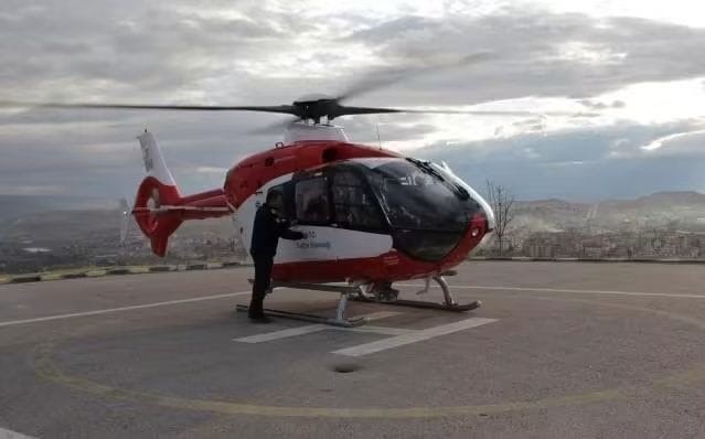Kalp krizi geçiren vatandaş helikopter ambulansla Ankara Şehir Hastanesine sevk edildi
