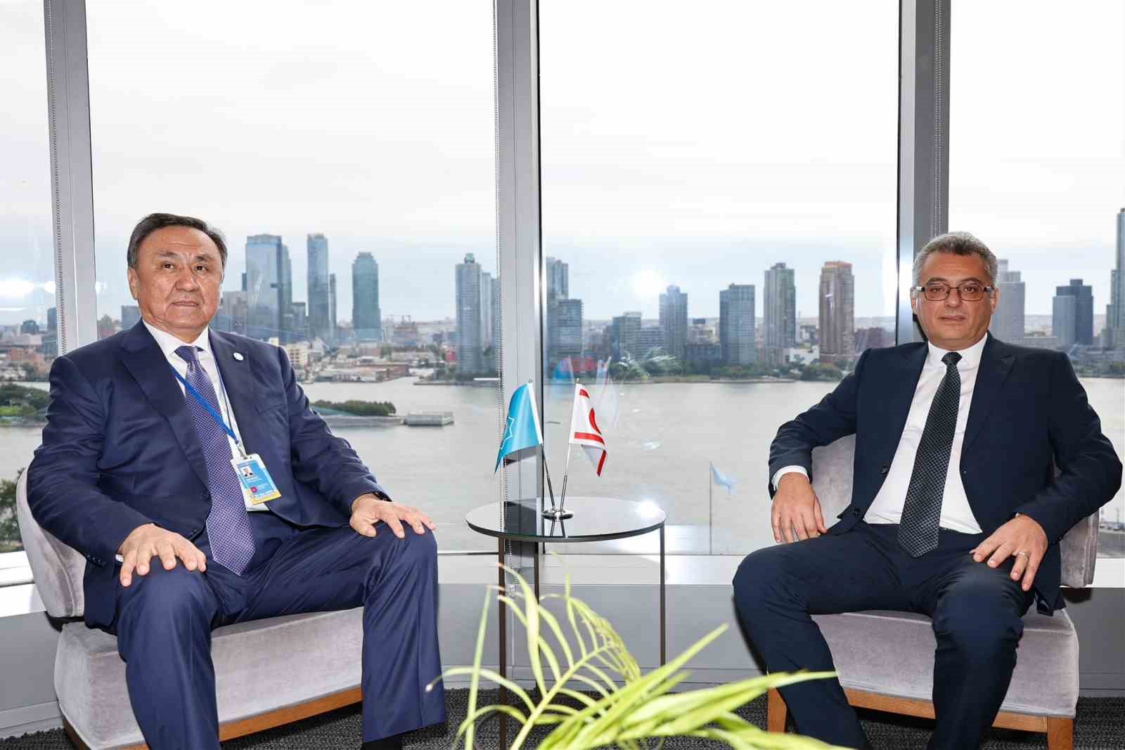 KKTC Cumhurbaşkanı Erhürman, TDT Genel Sekreteri Ömüraliyev ile bir araya geldi
