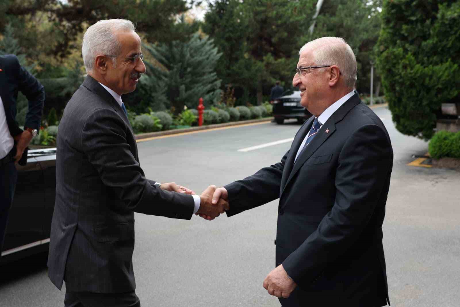 Bakan Güler, Bakan Uraloğlu ile görüştü
