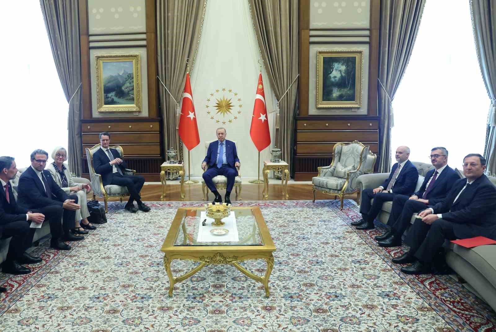 Cumhurbaşkanı Erdoğan, Almanya Kuzey Ren-Vestfalya Eyaleti Başbakanı Wüst’ü kabul etti
