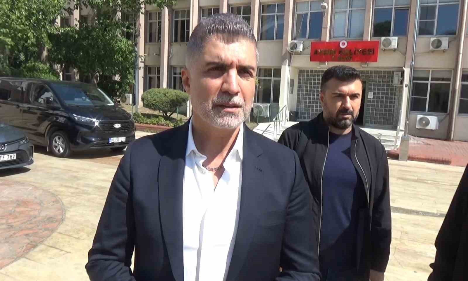 Sanatçı Özcan Deniz, kardeşlerinin hakaret davasında ifade verdi
