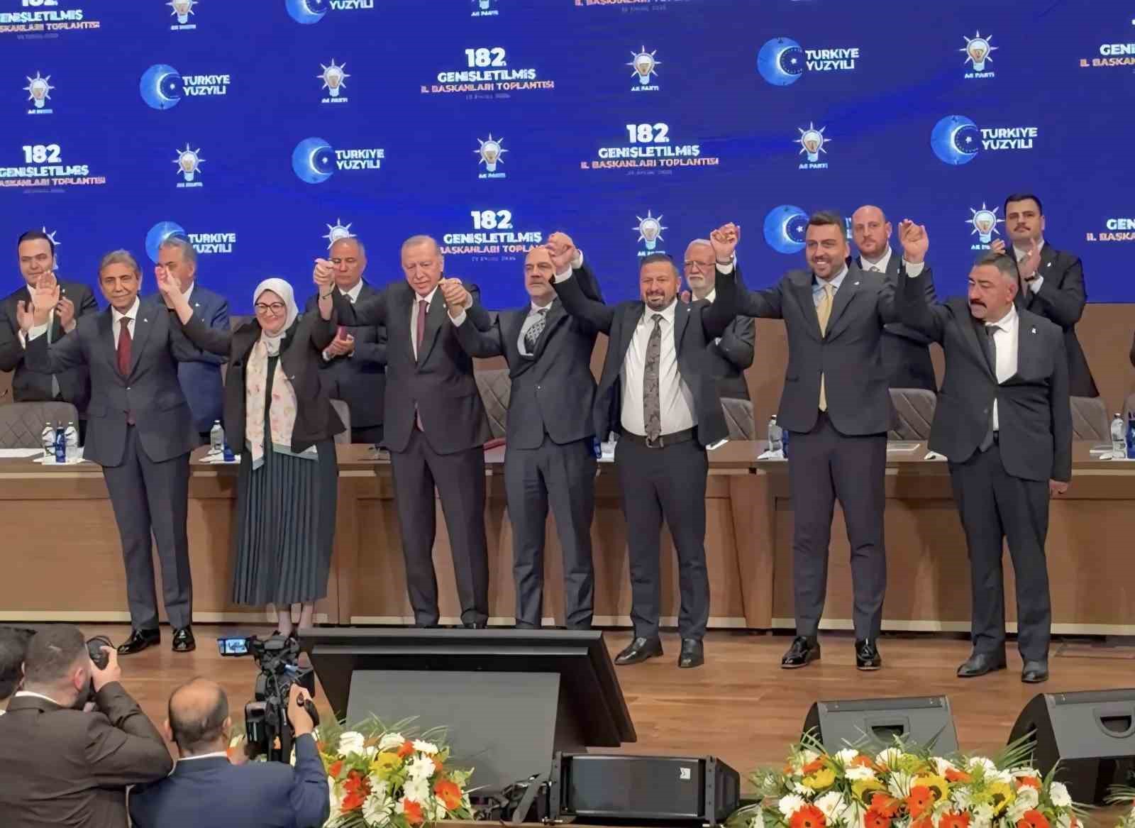 Marmara Adalar Belediye Başkanı Dinçer, AK Parti’ye katıldı
