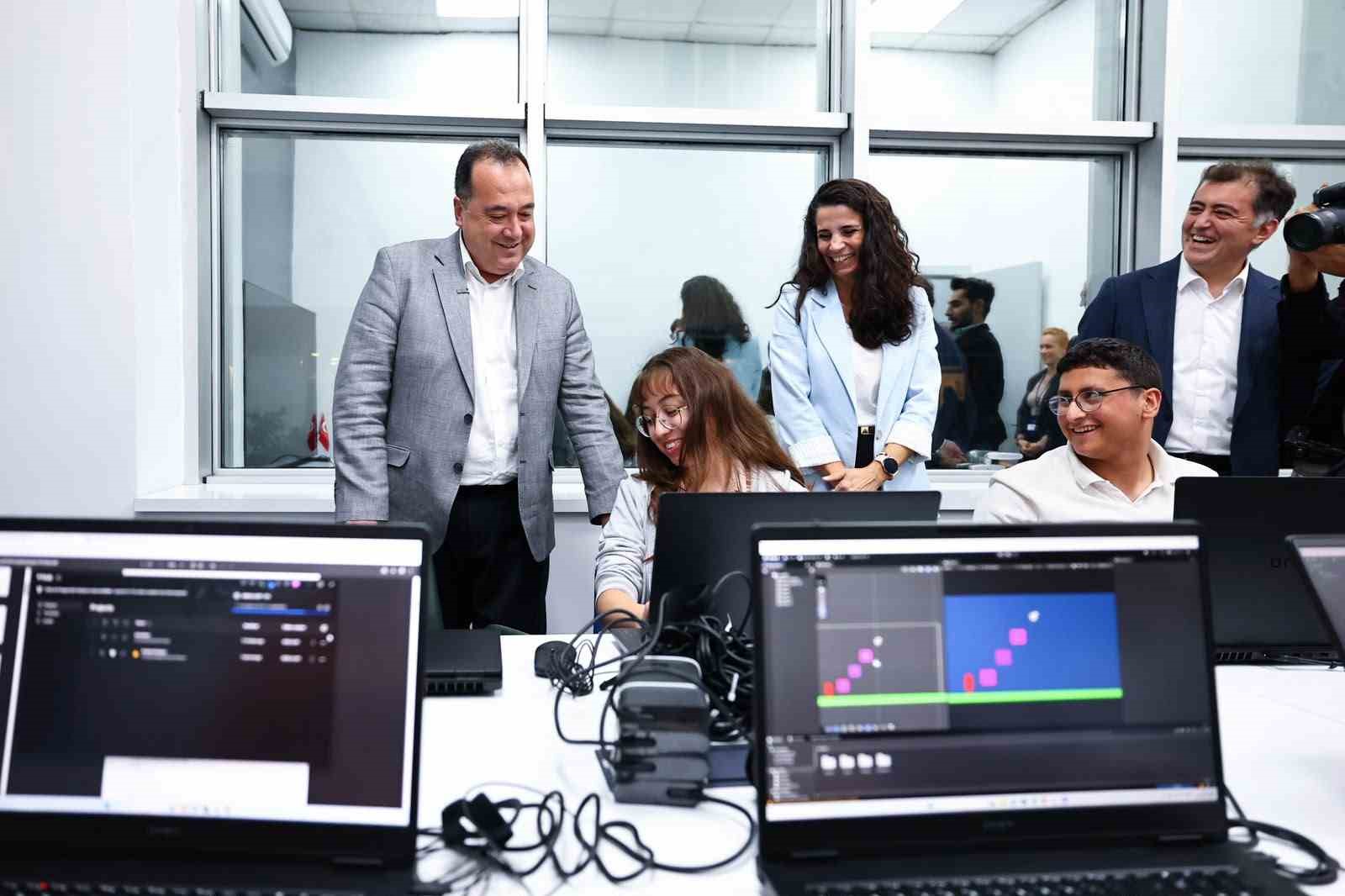 Manisa’da geleceğin yazılımcıları ilk ürünlerini ortaya çıkardı
