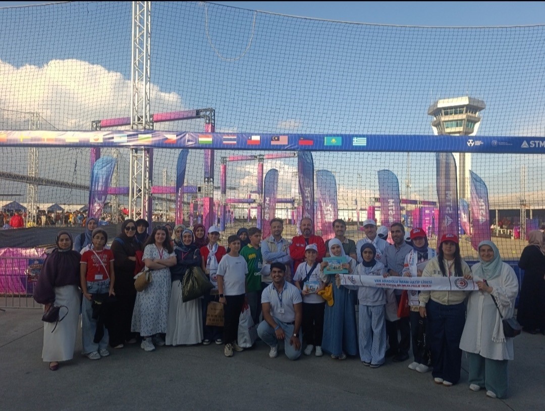 Van Anadolu İmam Hatip Lisesi öğrencileri Güneydoğu TEKNOFEST’e katıldı

