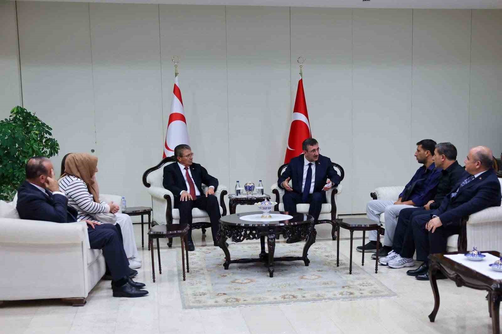 Cumhurbaşkanı Yardımcısı Yılmaz, Filo Jet faciasında kaybolanların yakınlarıyla bir araya geldi
