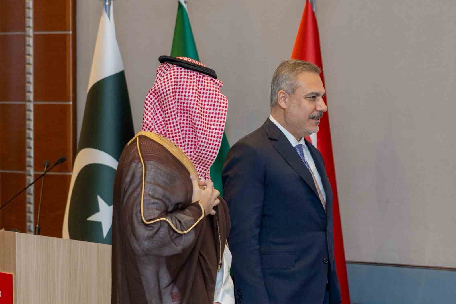 Suudi Arabistan’da Mekke İttifakı’nın Stratejik Siyasi ve Savunma Komitesi toplantısı yapıldı
