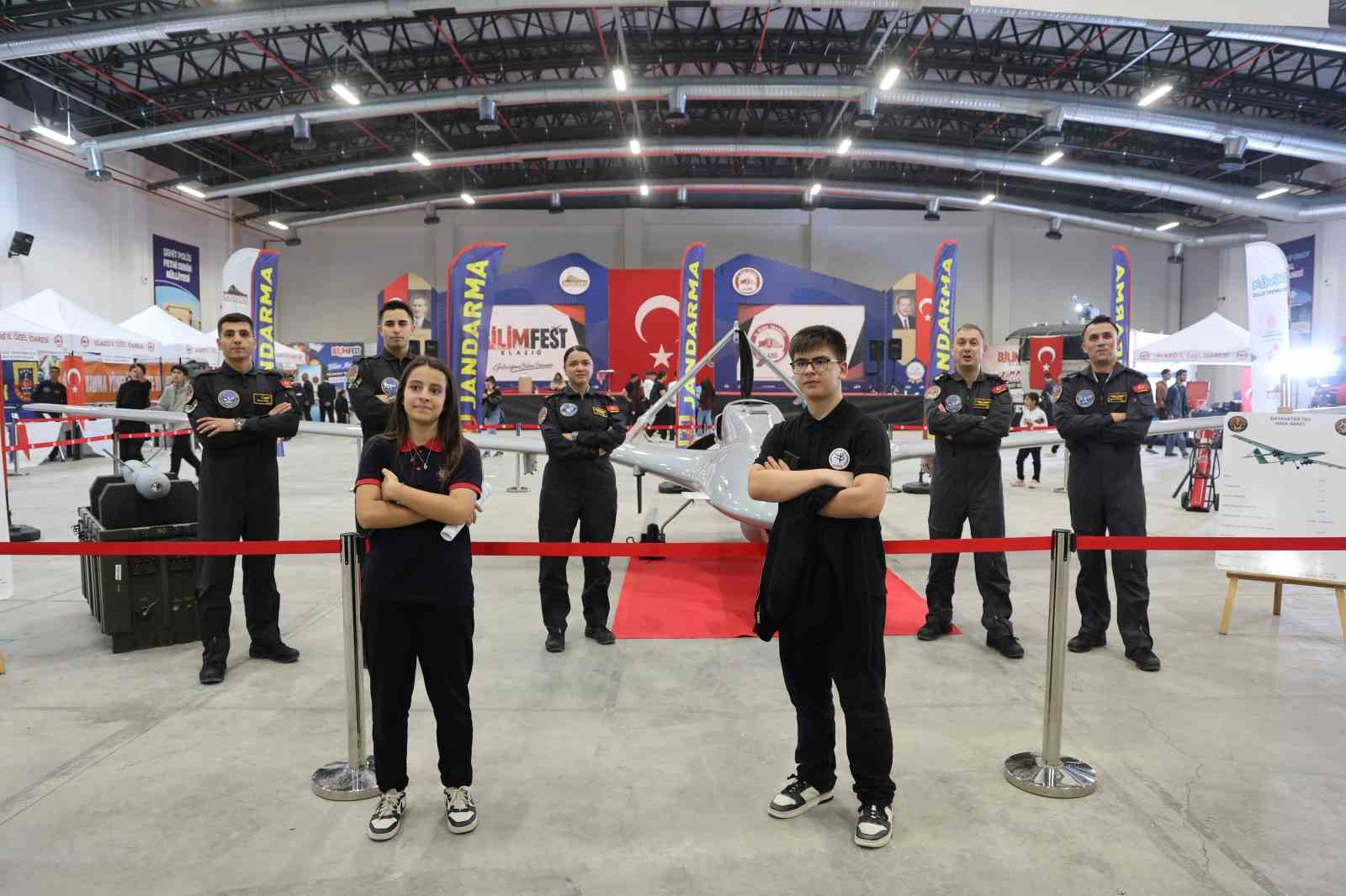 Öğrencinin Bayraktar TB2 SİHA heyecanı ve sevinci kameralara yansıdı
