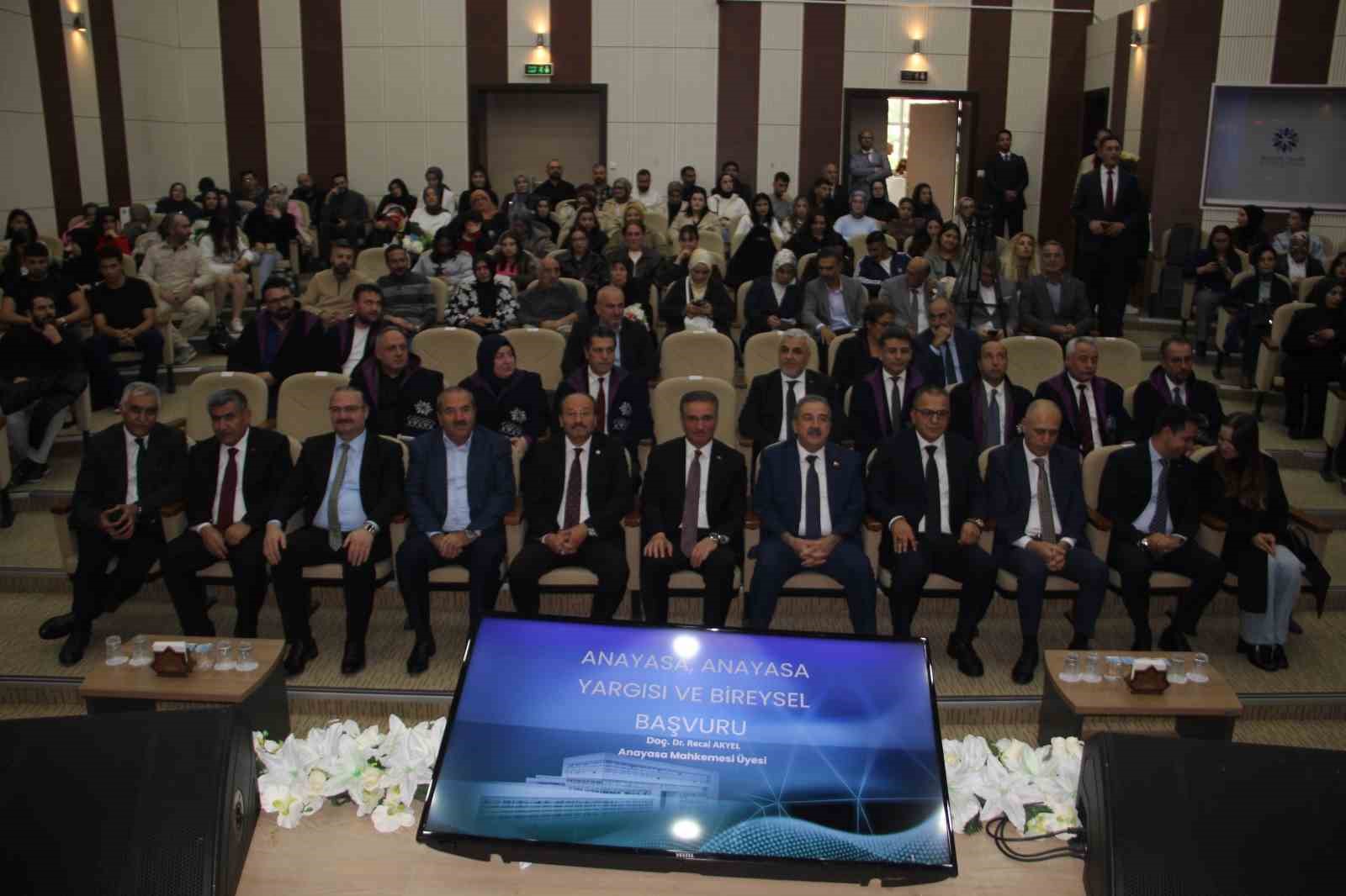 ETÜ’de yeni akademik yıl törenle başladı
