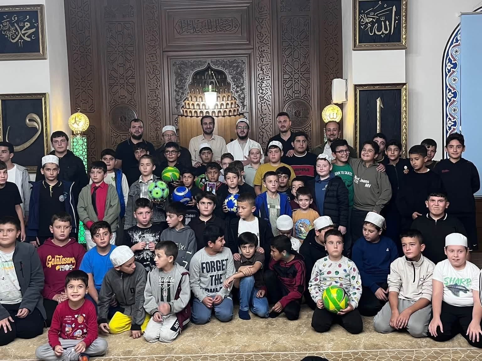 Burhaniyeli çocuklar Kocaatlı Camiinde buluştu
