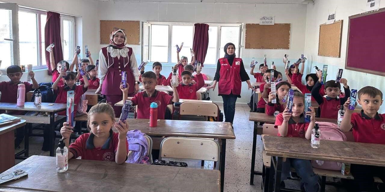 Şırnak’ta öğrencilere hijyen kitleri dağıtıldı
