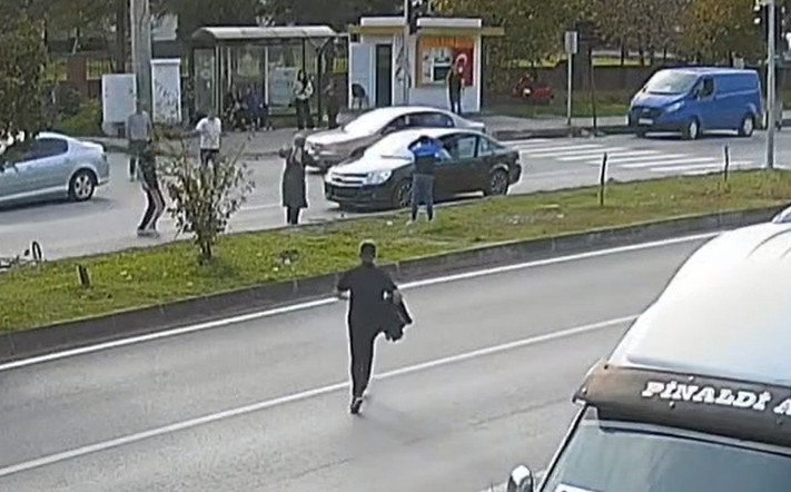 Yaya geçidinde bisikletli çocuğa otomobil çarptı: 1 yaralı
